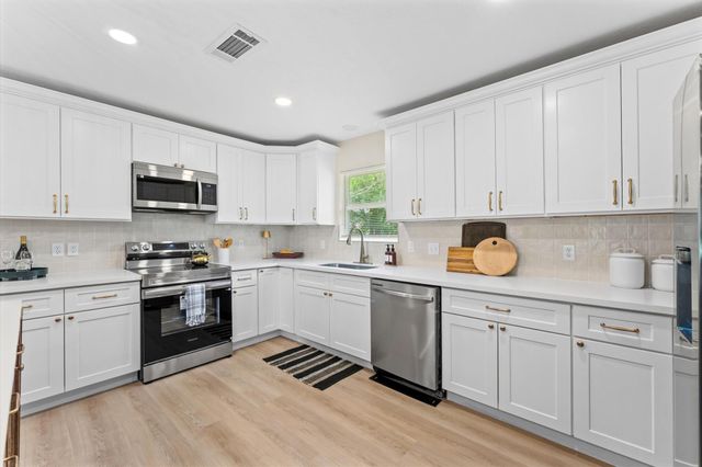 2197 County Road 540, Alvin, TX 77511
