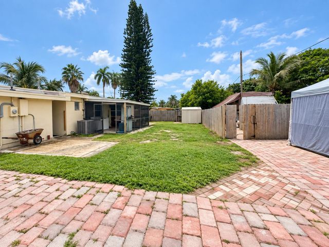 2205 NE 4th Court, Boynton Beach, FL 33435