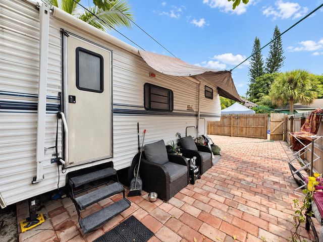 2205 NE 4th Court, Boynton Beach, FL 33435