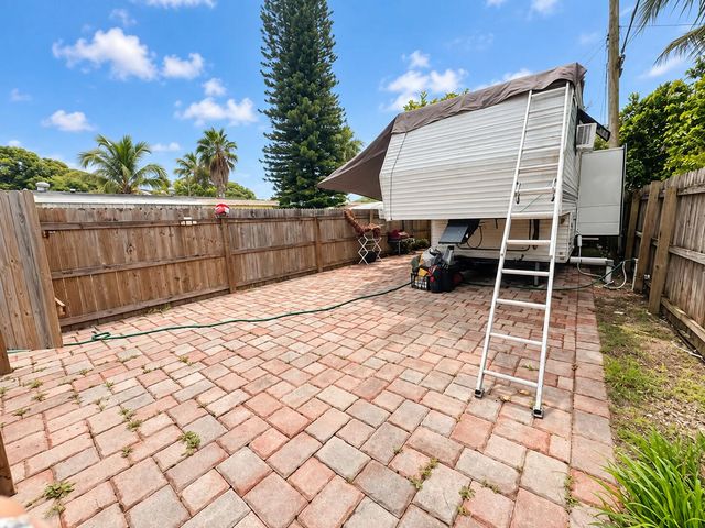 2205 NE 4th Court, Boynton Beach, FL 33435