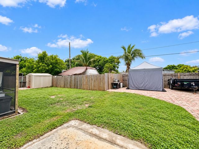 2205 NE 4th Court, Boynton Beach, FL 33435