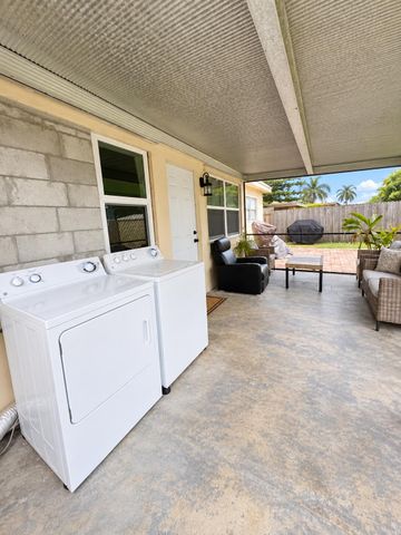 2205 NE 4th Court, Boynton Beach, FL 33435