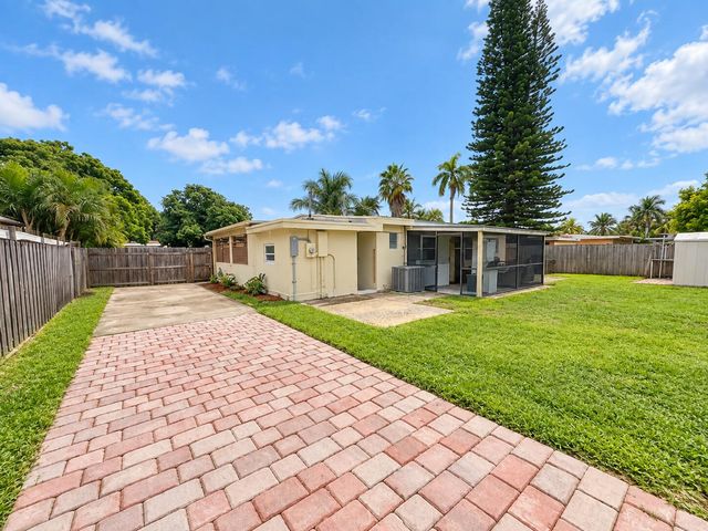 2205 NE 4th Court, Boynton Beach, FL 33435