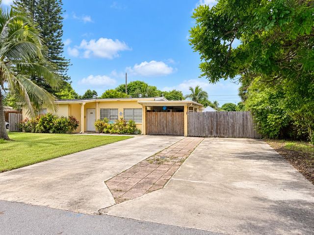2205 NE 4th Court, Boynton Beach, FL 33435