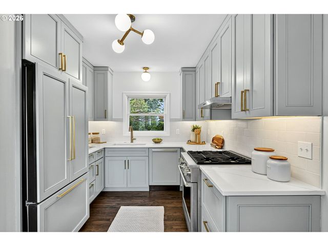 8035 Sw 8TH Ave, Portland, OR 97219