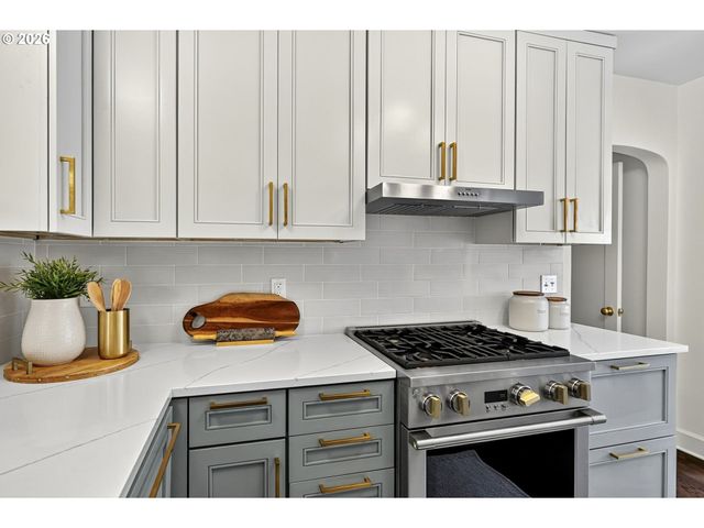 8035 Sw 8TH Ave, Portland, OR 97219