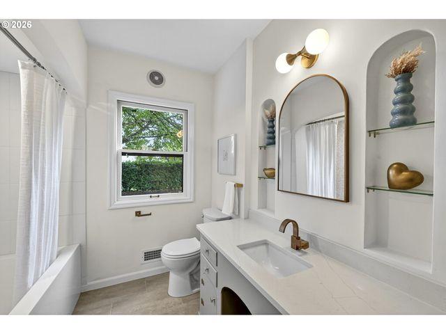 8035 Sw 8TH Ave, Portland, OR 97219