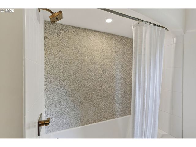 8035 Sw 8TH Ave, Portland, OR 97219