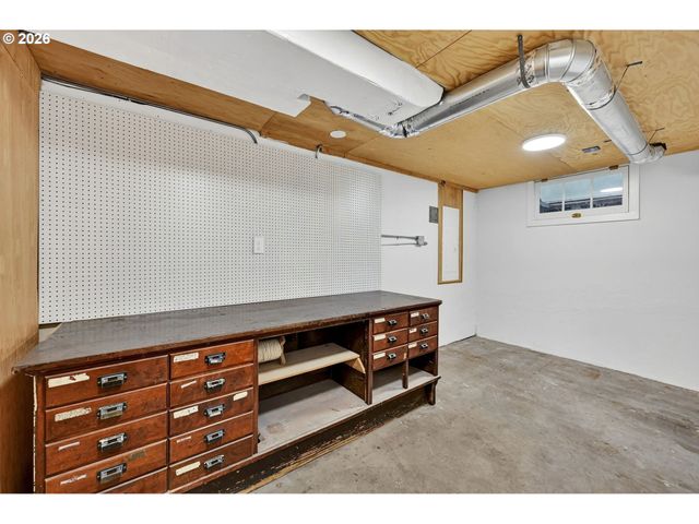 8035 Sw 8TH Ave, Portland, OR 97219