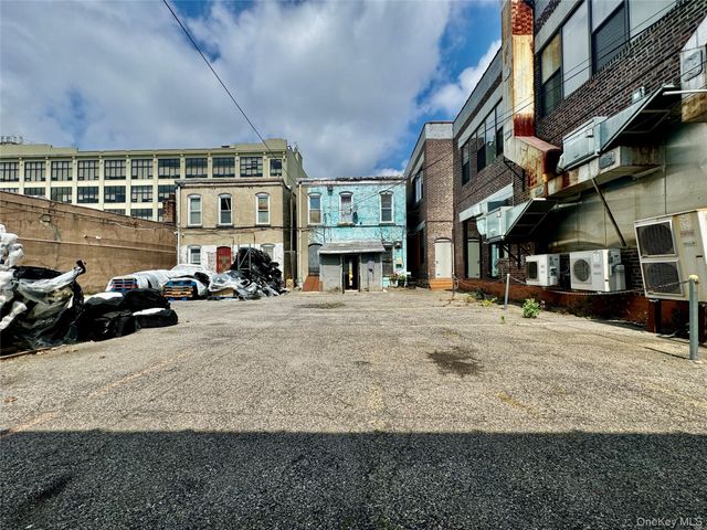 3615 33rd Street, Astoria, NY 11106