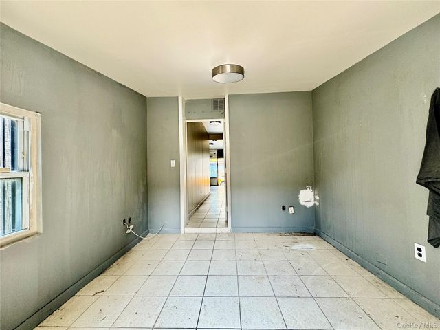3615 33rd Street, Astoria, NY 11106