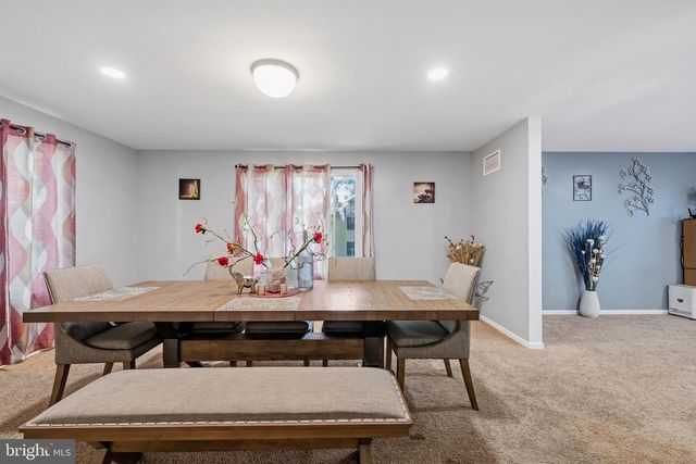2421 W GREENLEAF ST, Allentown, PA 18104