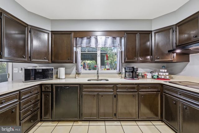 2421 W GREENLEAF ST, Allentown, PA 18104