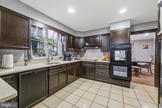 2421 W GREENLEAF ST, Allentown, PA 18104
