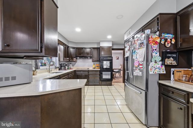 2421 W GREENLEAF ST, Allentown, PA 18104