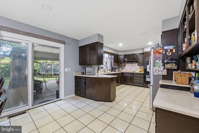 2421 W GREENLEAF ST, Allentown, PA 18104