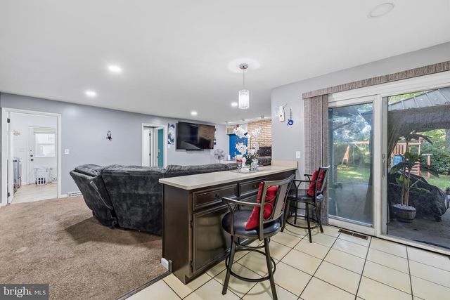 2421 W GREENLEAF ST, Allentown, PA 18104