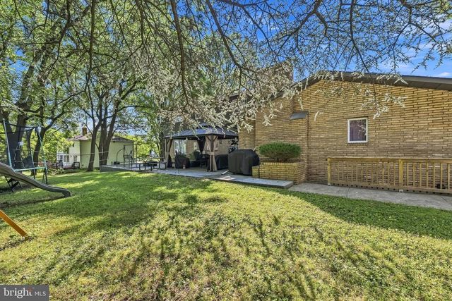 2421 W GREENLEAF ST, Allentown, PA 18104