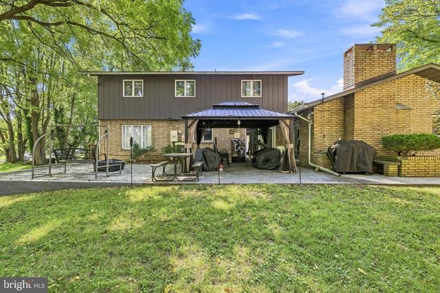 2421 W GREENLEAF ST, Allentown, PA 18104