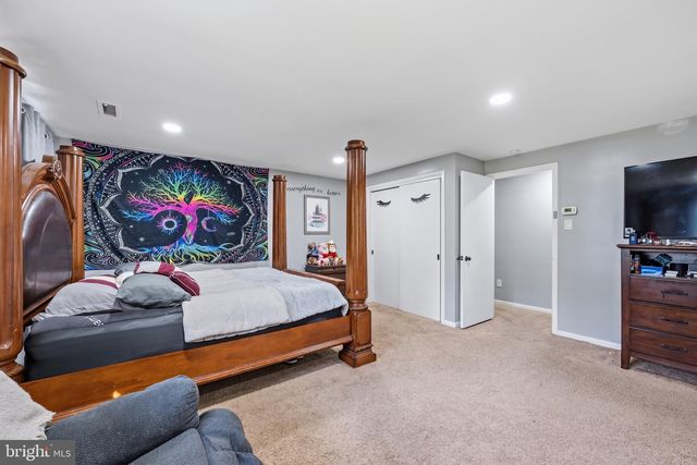 2421 W GREENLEAF ST, Allentown, PA 18104