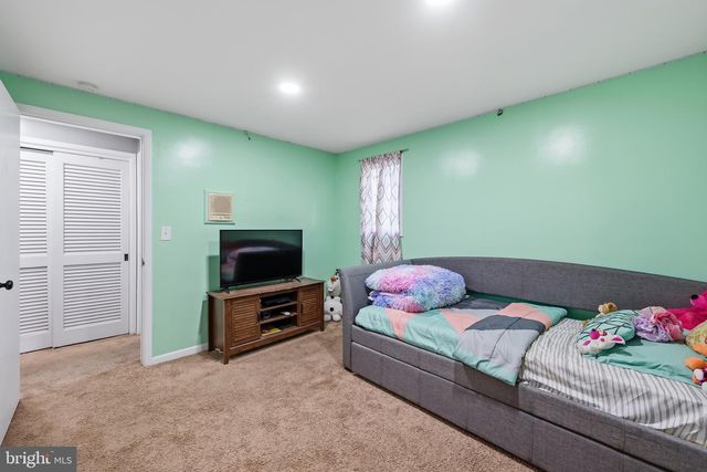 2421 W GREENLEAF ST, Allentown, PA 18104