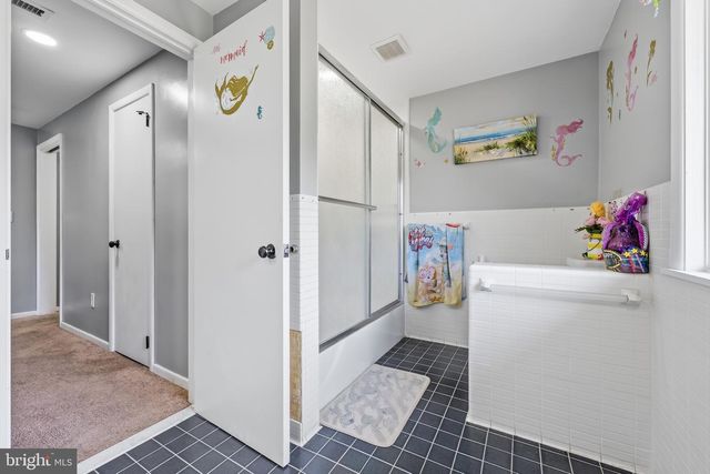2421 W GREENLEAF ST, Allentown, PA 18104