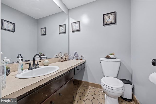 2421 W GREENLEAF ST, Allentown, PA 18104