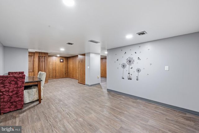 2421 W GREENLEAF ST, Allentown, PA 18104