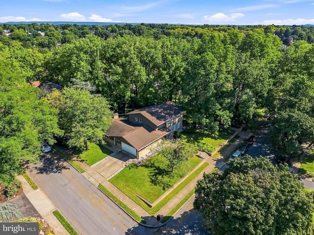 2421 W GREENLEAF ST, Allentown, PA 18104