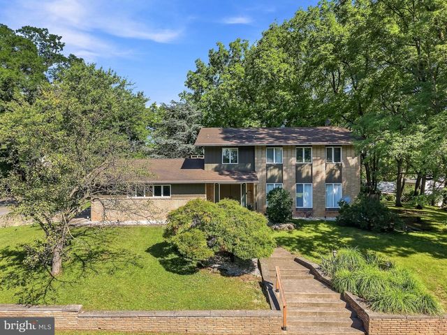 2421 W GREENLEAF ST, Allentown, PA 18104