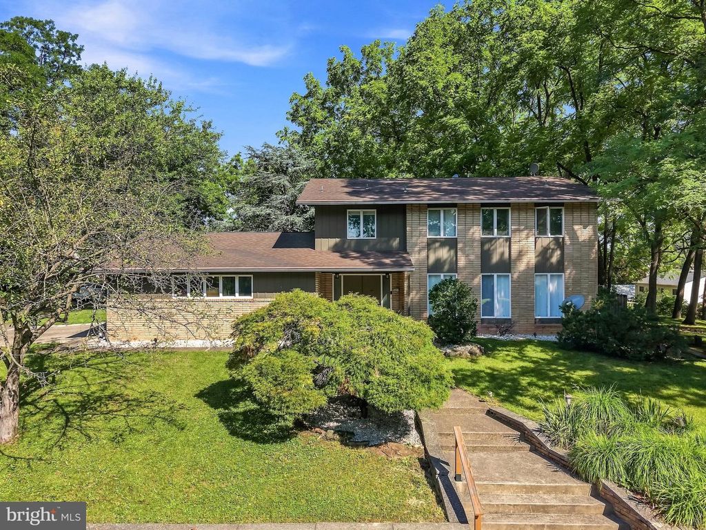 2421 W GREENLEAF ST, Allentown, PA 18104