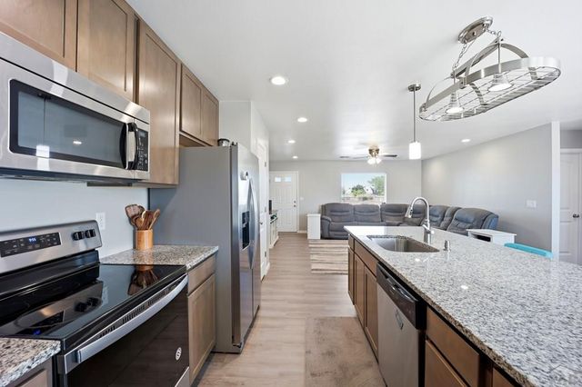 935 E Kirkwood Dr, Pueblo West, CO 81007