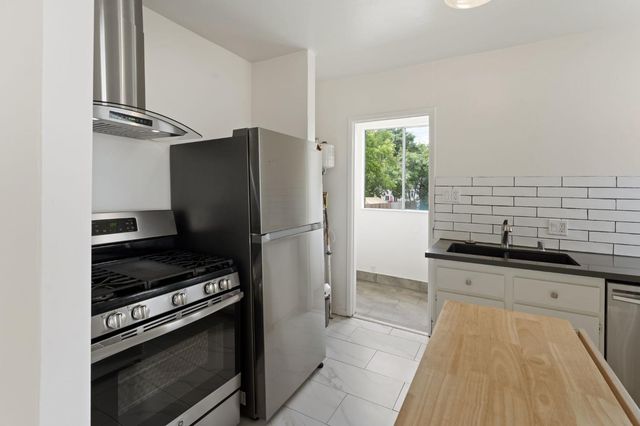 4220 33rd St, Sacramento, CA 95820