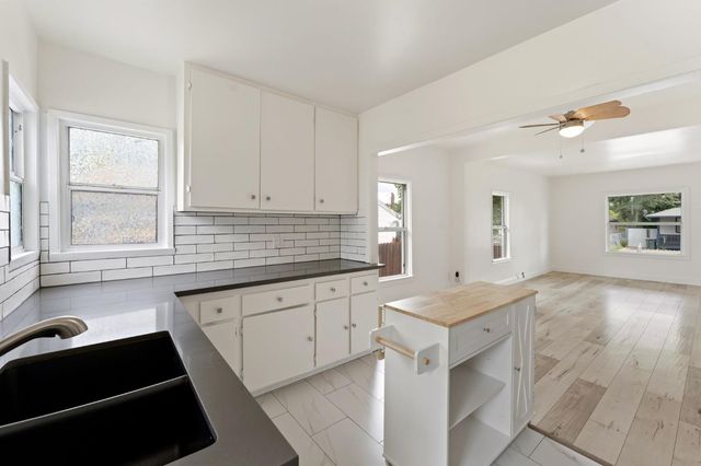4220 33rd St, Sacramento, CA 95820
