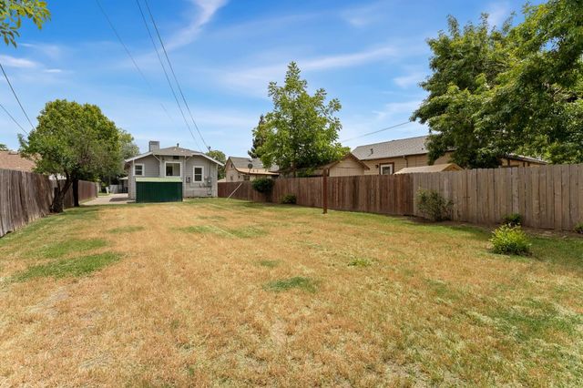 4220 33rd St, Sacramento, CA 95820