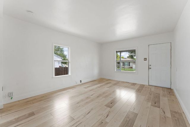 4220 33rd St, Sacramento, CA 95820