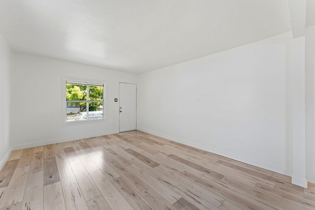 4220 33rd St, Sacramento, CA 95820
