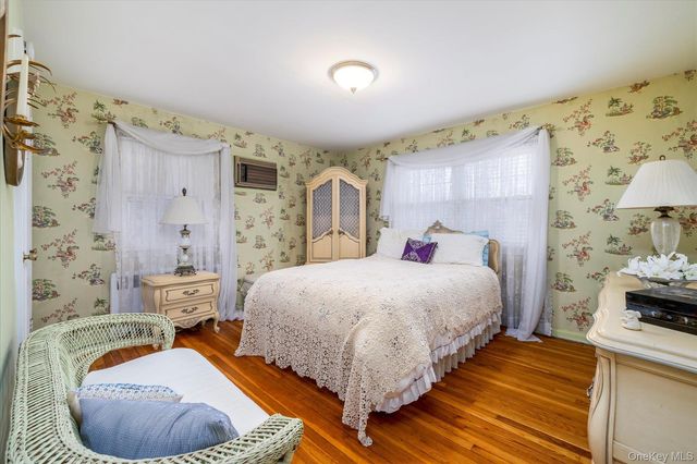 36 Wellsboro Road, Valley Stream, NY 11580