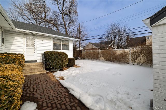 36 Wellsboro Road, Valley Stream, NY 11580