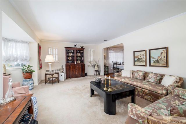 36 Wellsboro Road, Valley Stream, NY 11580