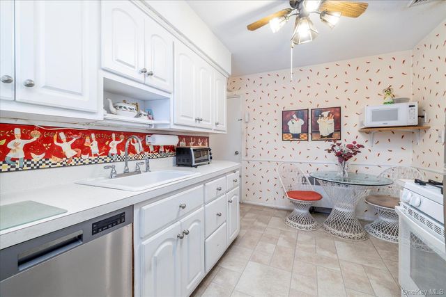 36 Wellsboro Road, Valley Stream, NY 11580