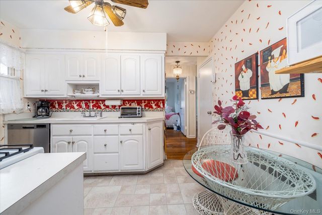 36 Wellsboro Road, Valley Stream, NY 11580