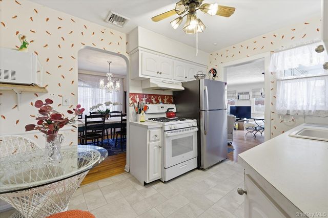 36 Wellsboro Road, Valley Stream, NY 11580