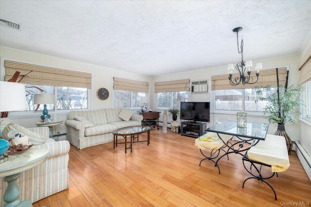 36 Wellsboro Road, Valley Stream, NY 11580