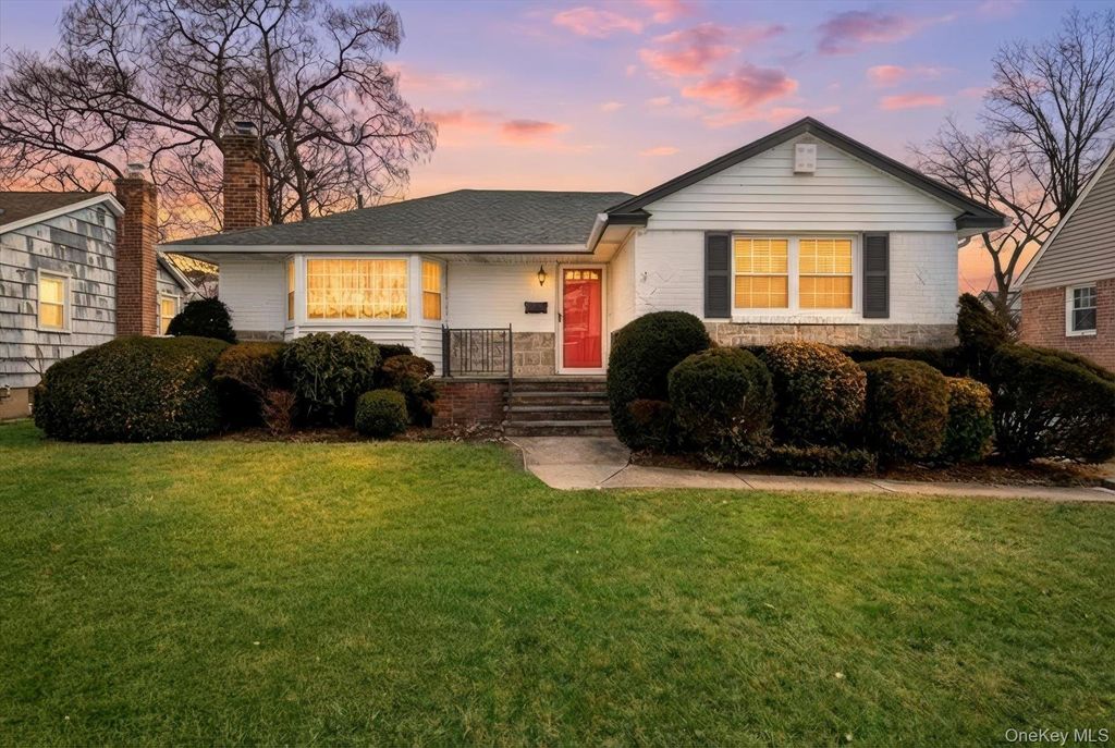 36 Wellsboro Road, Valley Stream, NY 11580