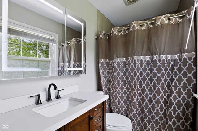 5226 W Southport Road, Indianapolis, IN 46221