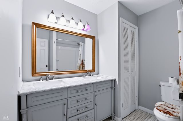 5226 W Southport Road, Indianapolis, IN 46221