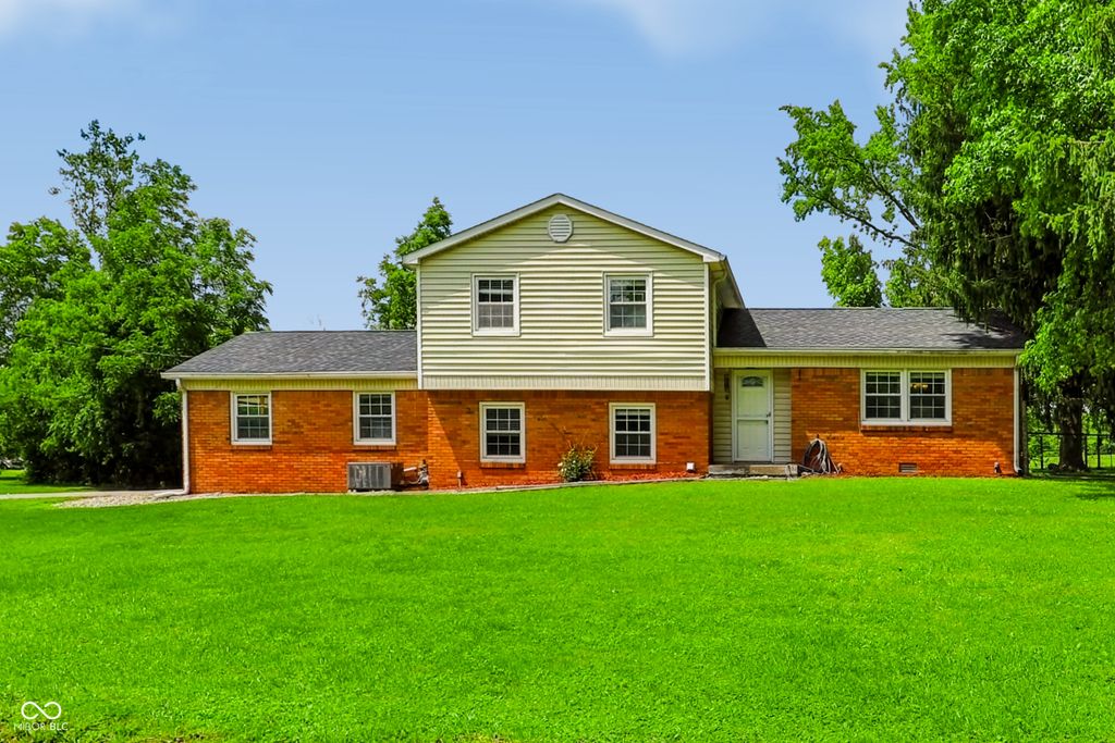 5226 W Southport Road, Indianapolis, IN 46221