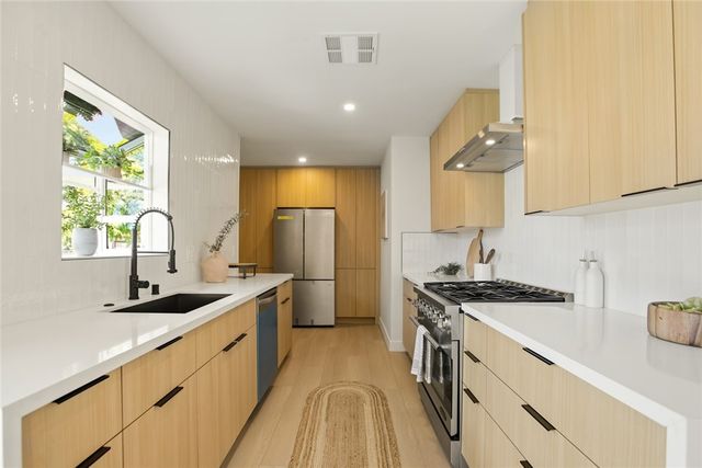 7358 Paso Robles ave, Los Angeles, CA 91406