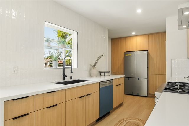 7358 Paso Robles ave, Los Angeles, CA 91406